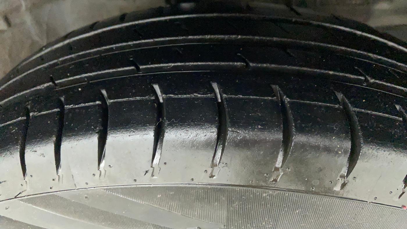 2015 Maruti Swift VXI D, CNG, Manual, 1,33,652 km, Right Front Tyre Tread