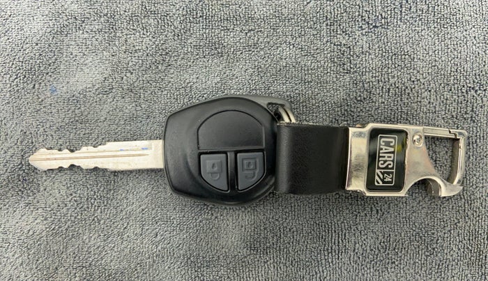 2015 Maruti Swift VXI D, CNG, Manual, 1,33,652 km, Key Close Up
