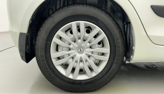 2015 Maruti Swift VXI D, CNG, Manual, 1,33,652 km, Right Rear Wheel