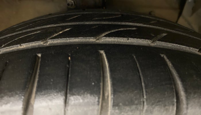2015 Maruti Ciaz ZDI+ SHVS, Diesel, Manual, 87,122 km, Right Front Tyre Tread