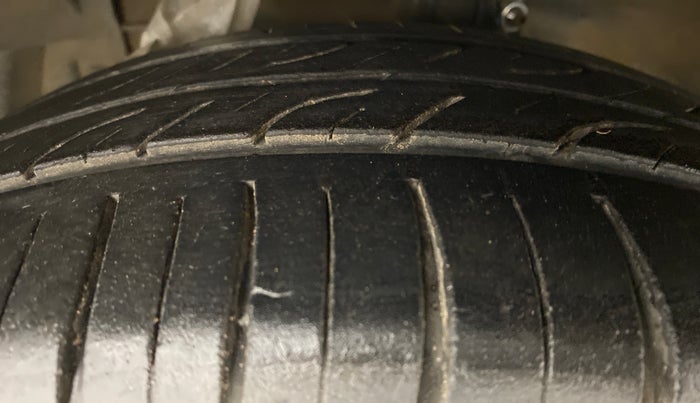 2015 Maruti Ciaz ZDI+ SHVS, Diesel, Manual, 87,122 km, Left Front Tyre Tread
