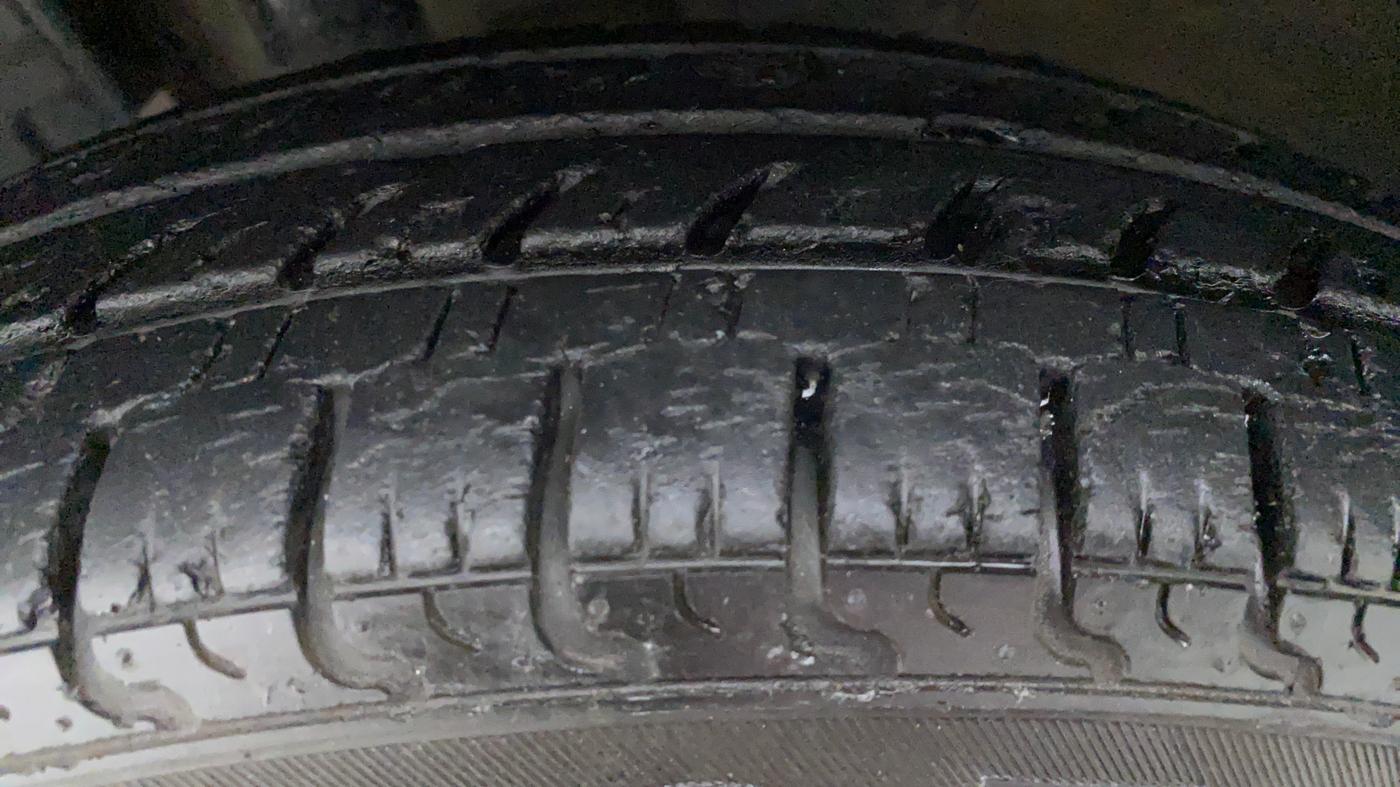 2017 Renault Kwid RXT 1.0 EASY-R  AT, Petrol, Automatic, 15,069 km, Right Front Tyre Tread