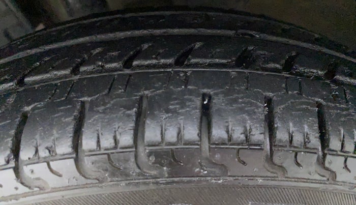 2017 Renault Kwid RXT 1.0 EASY-R  AT, Petrol, Automatic, 15,069 km, Right Front Tyre Tread