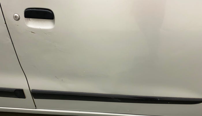 2014 Maruti Wagon R 1.0 LXI CNG, CNG, Manual, 1,05,882 km, Driver-side door - Minor scratches