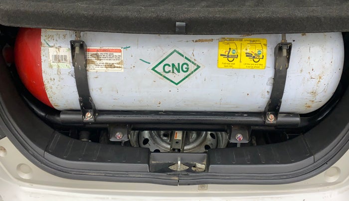 2014 Maruti Wagon R 1.0 LXI CNG, CNG, Manual, 1,05,882 km, Dicky (Boot door) - Weather strip has minor damage