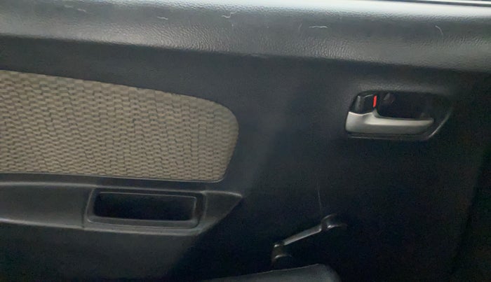 2014 Maruti Wagon R 1.0 LXI CNG, CNG, Manual, 1,05,882 km, Left rear window switch / handle - Window making noise/ moving slow