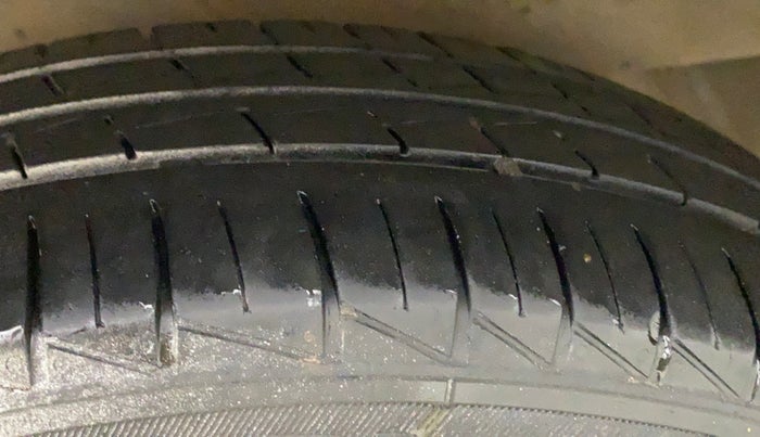 2014 Maruti Wagon R 1.0 LXI CNG, CNG, Manual, 1,05,882 km, Right Rear Tyre Tread