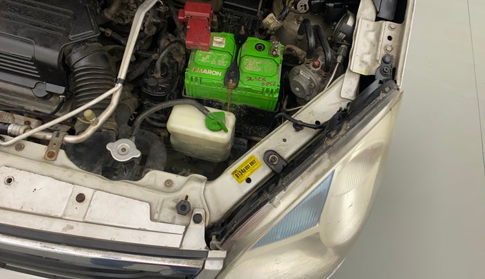 2014 Maruti Wagon R 1.0 LXI CNG, CNG, Manual, 1,05,882 km, Left headlight - Clamp has minor damage