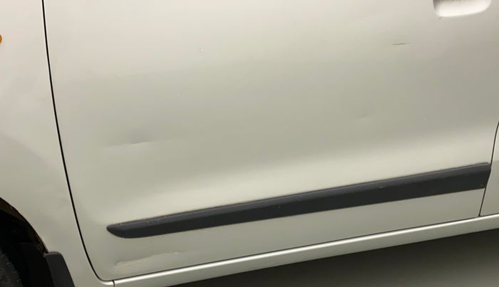 2014 Maruti Wagon R 1.0 LXI CNG, CNG, Manual, 1,05,882 km, Front passenger door - Slightly dented