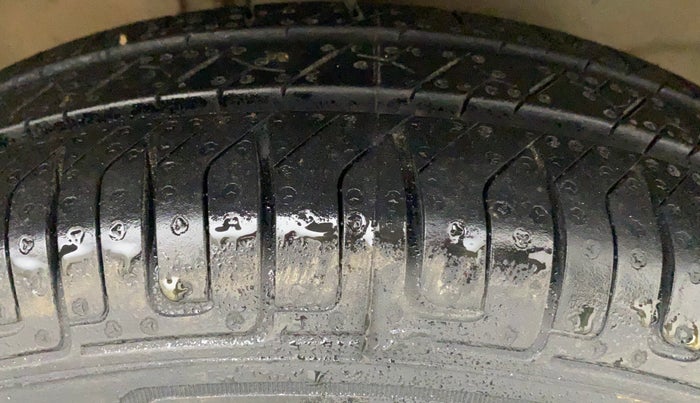 2014 Maruti Wagon R 1.0 LXI CNG, CNG, Manual, 1,05,882 km, Right Front Tyre Tread