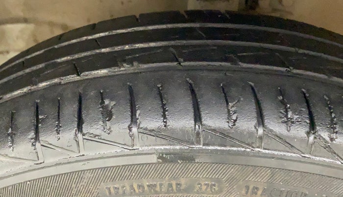 2014 Maruti Wagon R 1.0 LXI CNG, CNG, Manual, 1,05,882 km, Left Front Tyre Tread
