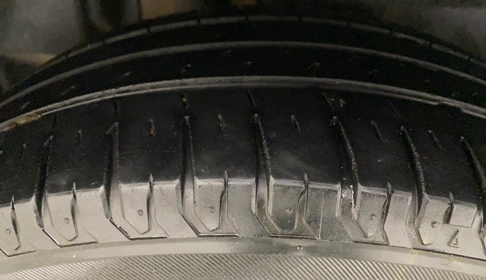2018 Maruti Dzire ZDI AMT, Diesel, Automatic, 1,17,827 km, Right Rear Tyre Tread