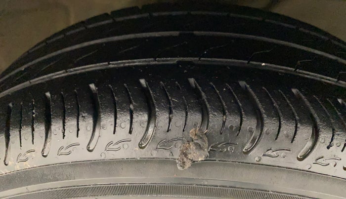 2018 Maruti Dzire ZDI AMT, Diesel, Automatic, 1,17,827 km, Right Front Tyre Tread
