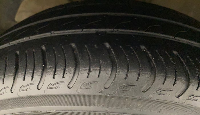 2018 Maruti Dzire ZDI AMT, Diesel, Automatic, 1,17,827 km, Left Front Tyre Tread