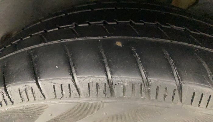2018 Maruti Dzire ZDI AMT, Diesel, Automatic, 1,17,827 km, Left Rear Tyre Tread