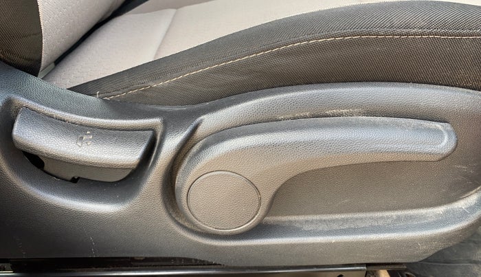 2015 Hyundai Elite i20 SPORTZ 1.2, Petrol, Manual, 78,848 km, Driver Side Adjustment Panel