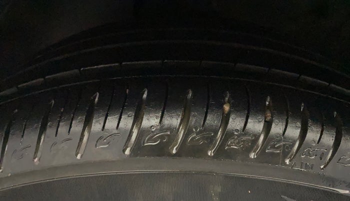 2021 KIA SONET HTX 1.0 IMT, Petrol, Manual, 21,528 km, Left Front Tyre Tread