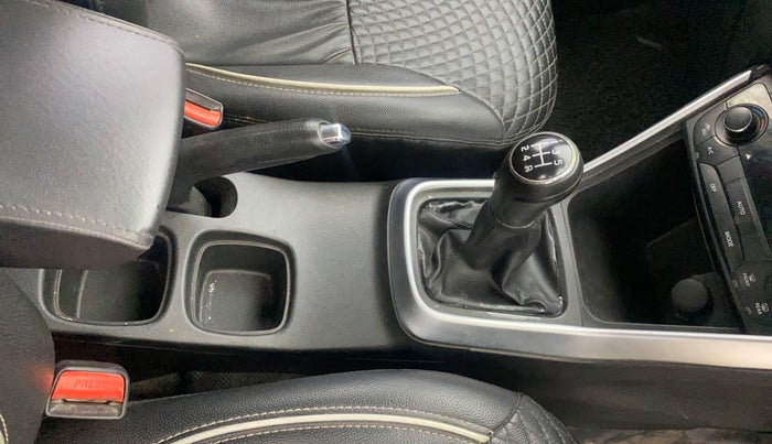 2019 Maruti S Cross ZETA 1.3, Diesel, Manual, 73,644 km, Gear Lever