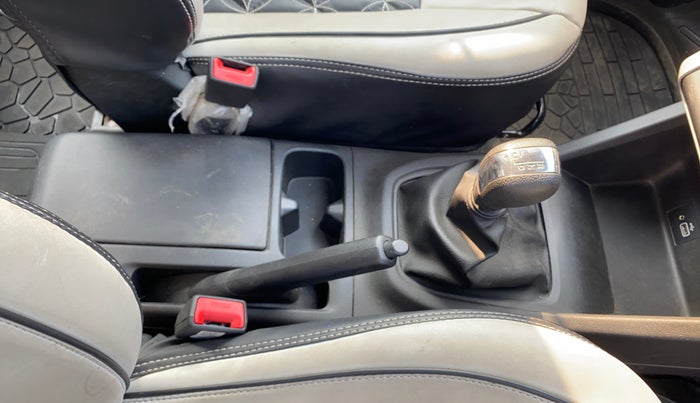 2023 Renault TRIBER RXT AMT, Petrol, Automatic, 23,337 km, Gear Lever