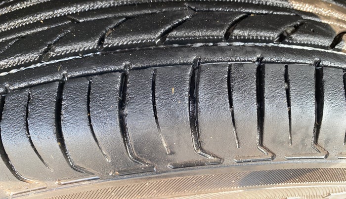 2023 Renault TRIBER RXT AMT, Petrol, Automatic, 23,337 km, Left Front Tyre Tread