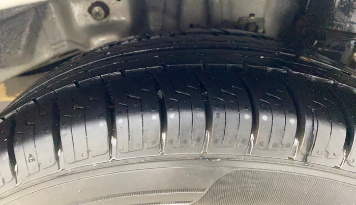 2015 Hyundai Eon MAGNA +, Petrol, Manual, 79,569 km, Left Rear Tyre Tread