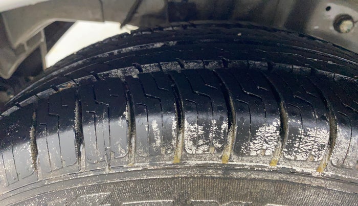 2015 Hyundai Eon MAGNA +, Petrol, Manual, 79,569 km, Right Rear Tyre Tread