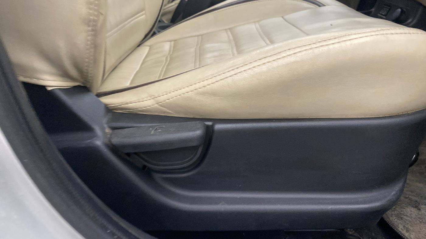 2013 Hyundai i20 SPORTZ 1.2, Petrol, Manual, 74,812 km, Driver Side Adjustment Panel