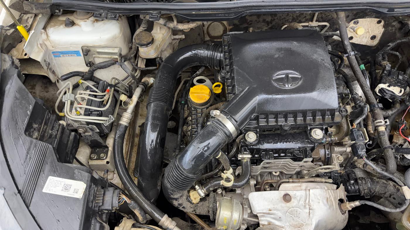 2022 Tata NEXON XMA PLUS SUNROOF PETROL, Petrol, Automatic, 76,208 km, Engine View - Right