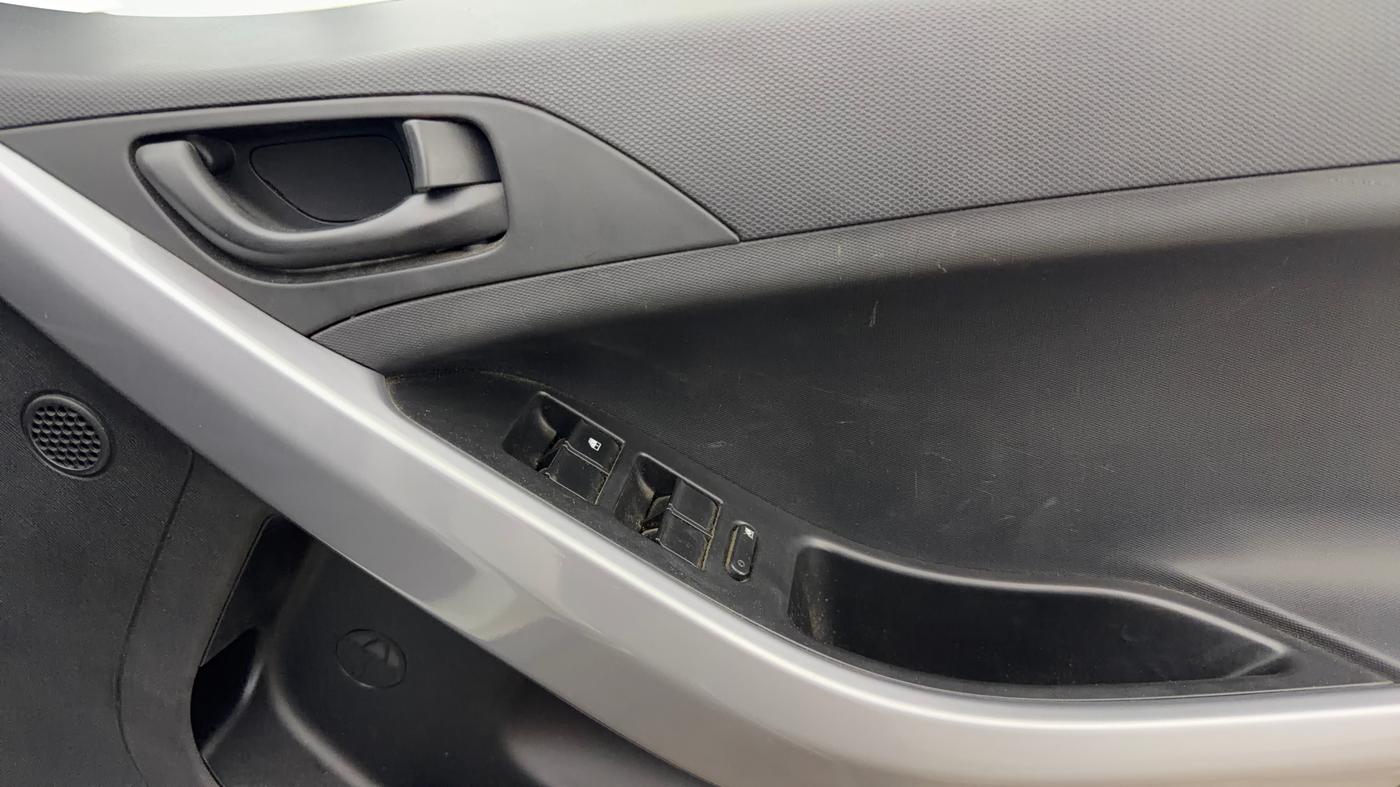 2022 Tata NEXON XMA PLUS SUNROOF PETROL, Petrol, Automatic, 76,208 km, Driver Side Door Panels Control