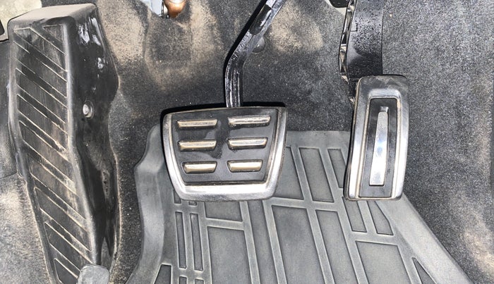 2022 Skoda SLAVIA STYLE 1.0L TSI AT, Petrol, Automatic, 33,393 km, Pedals