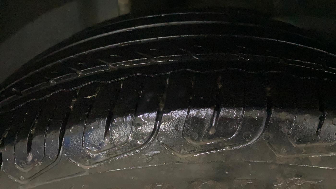 2022 Skoda SLAVIA STYLE 1.0L TSI AT, Petrol, Automatic, 33,393 km, Right Rear Tyre Tread
