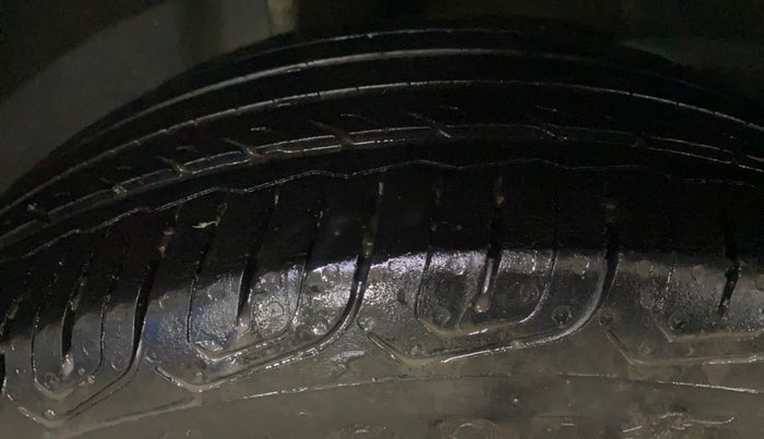 2022 Skoda SLAVIA STYLE 1.0L TSI AT, Petrol, Automatic, 33,393 km, Right Rear Tyre Tread