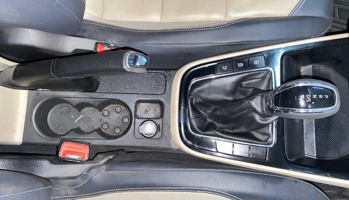 2022 Skoda SLAVIA STYLE 1.0L TSI AT, Petrol, Automatic, 33,393 km, Gear Lever