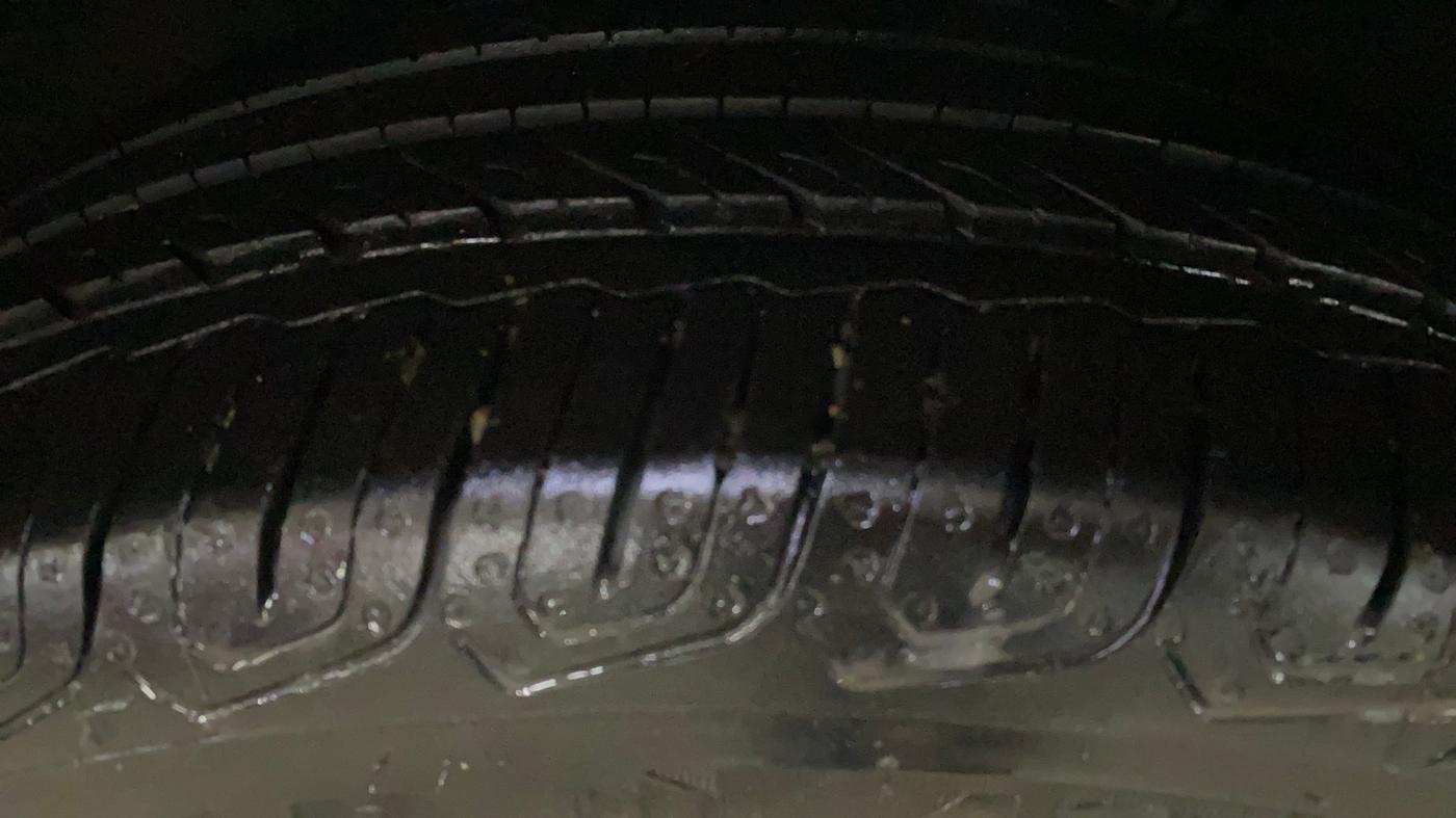 2022 Skoda SLAVIA STYLE 1.0L TSI AT, Petrol, Automatic, 33,393 km, Left Front Tyre Tread