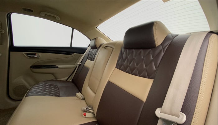 2016 Maruti Ciaz ZDI SHVS, Diesel, Manual, 72,005 km, Right Side Rear Door Cabin