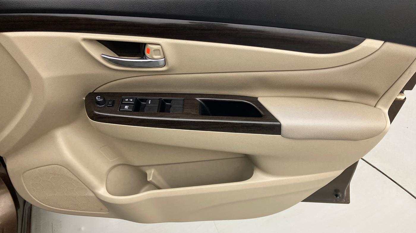 2016 Maruti Ciaz ZDI SHVS, Diesel, Manual, 72,005 km, Driver Side Door Panels Control