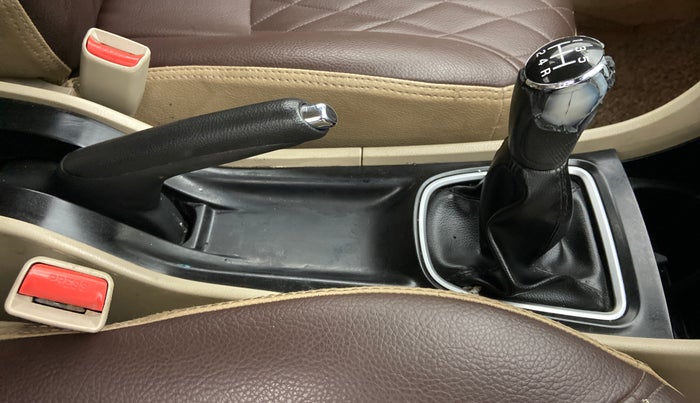 2016 Maruti Ciaz ZDI SHVS, Diesel, Manual, 72,005 km, Gear Lever