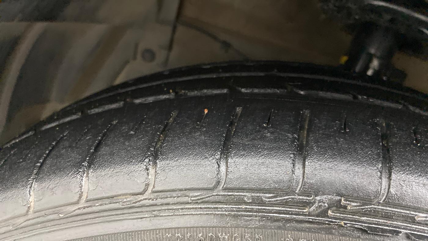 2016 Maruti Ciaz ZDI SHVS, Diesel, Manual, 72,005 km, Left Front Tyre Tread