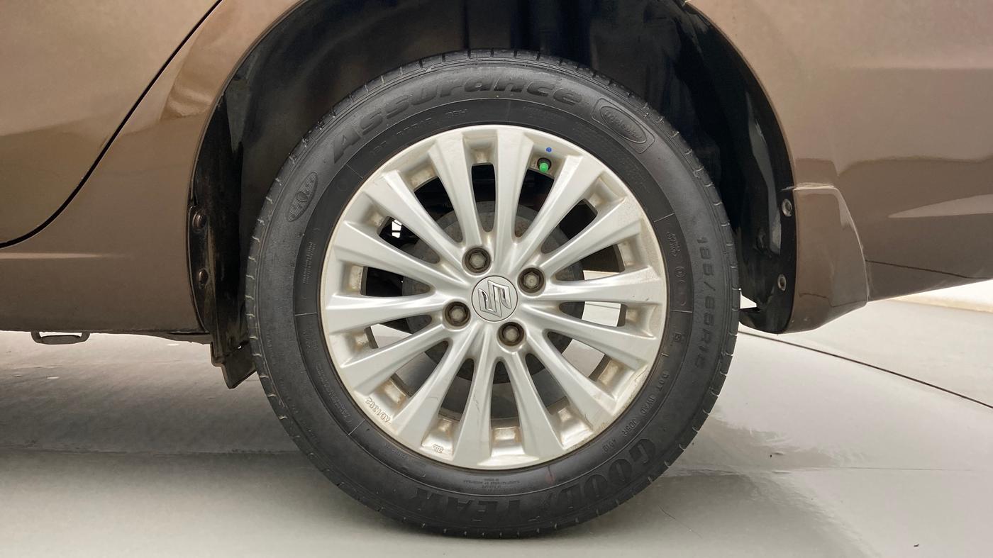 2016 Maruti Ciaz ZDI SHVS, Diesel, Manual, 72,005 km, Left Rear Wheel