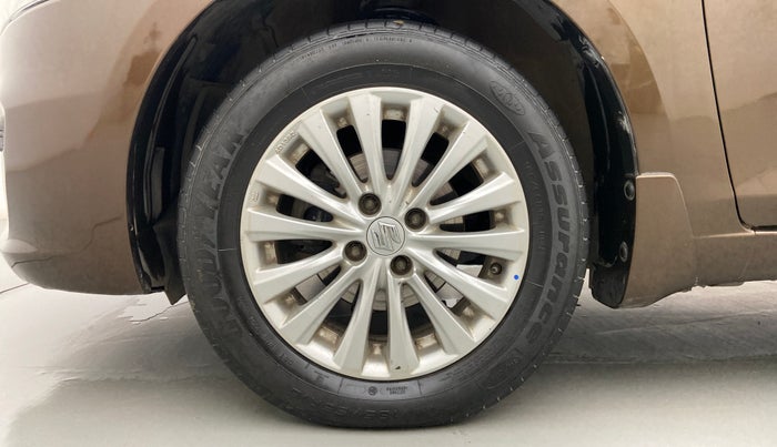 2016 Maruti Ciaz ZDI SHVS, Diesel, Manual, 72,005 km, Left Front Wheel