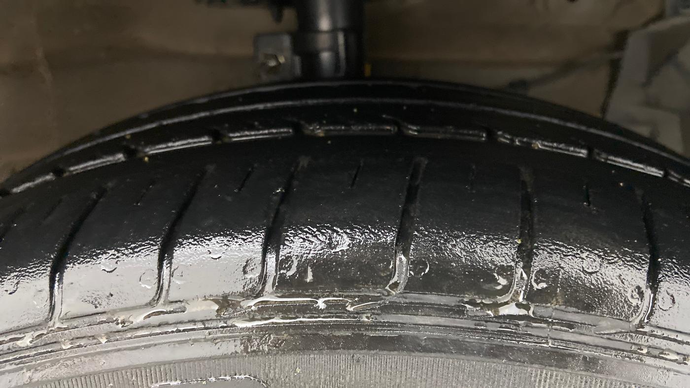 2016 Maruti Ciaz ZDI SHVS, Diesel, Manual, 72,005 km, Right Front Tyre Tread