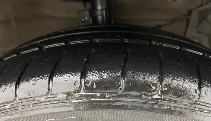 2016 Maruti Ciaz ZDI SHVS, Diesel, Manual, 72,005 km, Right Front Tyre Tread