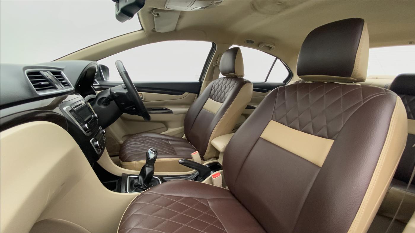 2016 Maruti Ciaz ZDI SHVS, Diesel, Manual, 72,005 km, Right Side Front Door Cabin