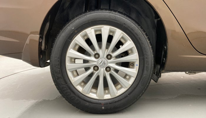 2016 Maruti Ciaz ZDI SHVS, Diesel, Manual, 72,005 km, Right Rear Wheel