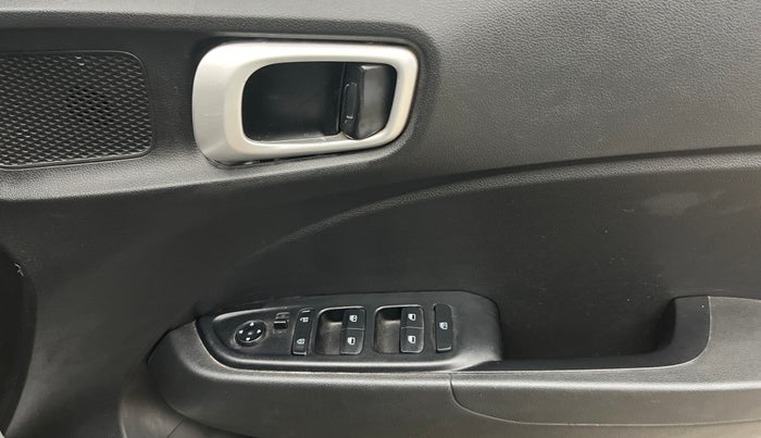 2020 Hyundai VENUE S 1.2, Petrol, Manual, 39,068 km, Driver Side Door Panels Control