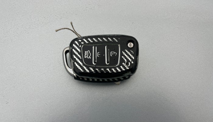 2020 Hyundai VENUE S 1.2, Petrol, Manual, 39,068 km, Key Close Up