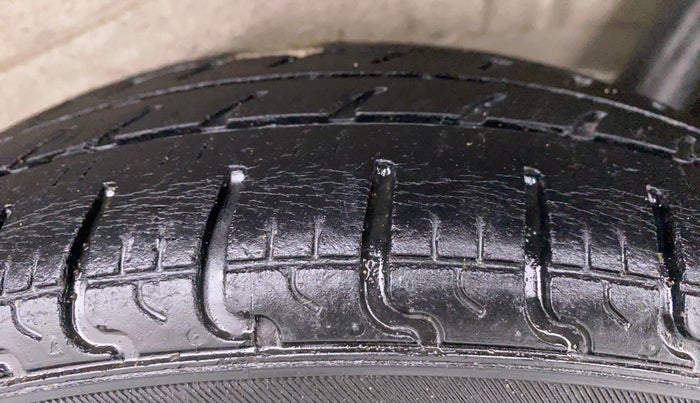 2016 Maruti Wagon R 1.0 VXI, Petrol, Manual, 35,104 km, Left Rear Tyre Tread