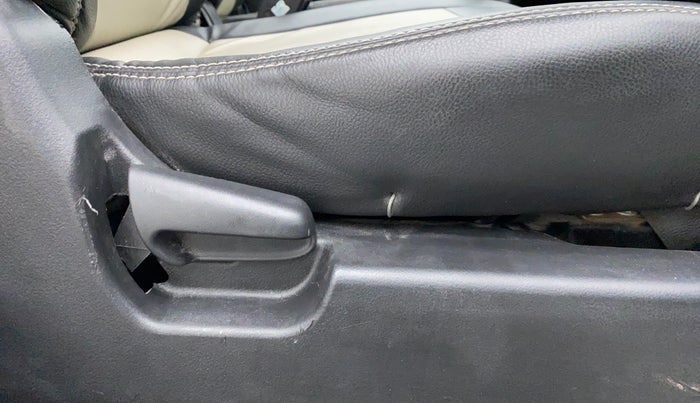 2016 Maruti Wagon R 1.0 VXI, Petrol, Manual, 35,104 km, Driver Side Adjustment Panel