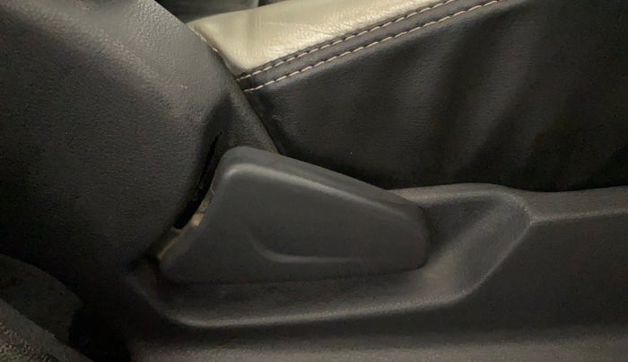 2016 Renault Kwid RXL, Petrol, Manual, 46,250 km, Driver Side Adjustment Panel