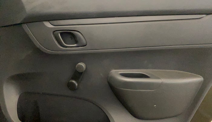 2016 Renault Kwid RXL, Petrol, Manual, 46,250 km, Driver Side Door Panels Control